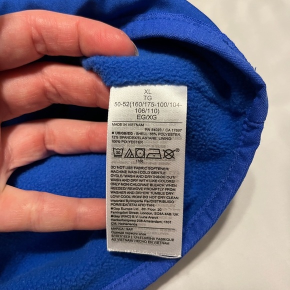 Gap Recycled Fleece-Lined Half-Zip Track Jacket - Picture 9 of 14